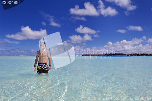 Image of young guy with diving mask