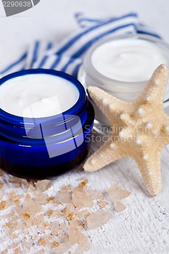 Image of face cream wiith sea salt and star