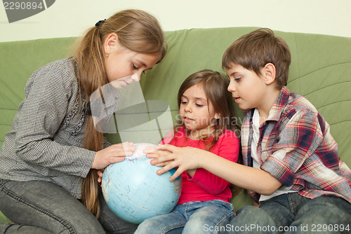 Image of Kids looking at globe