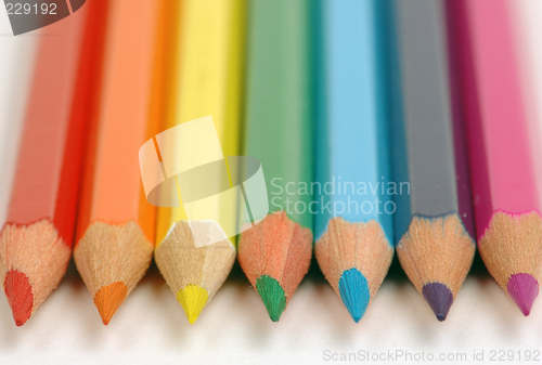 Image of pencils of color of a rainbow