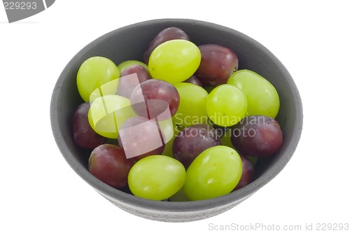 Image of Bowl of red and green grapes

