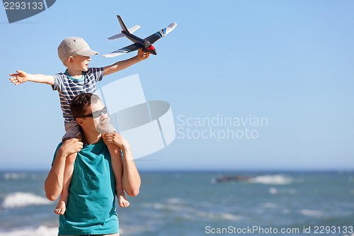 Image of family at the beach
