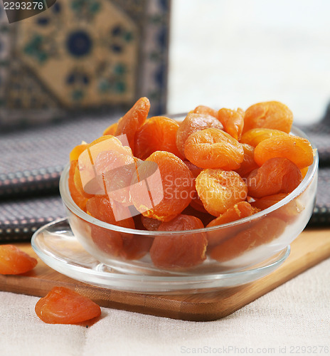 Image of bowl of dried apricot
