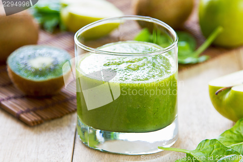 Image of Spinach with Apple and Kiwi smoothie