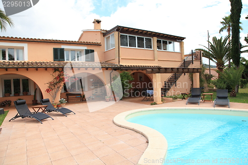 Image of Luxury house with swimming pool