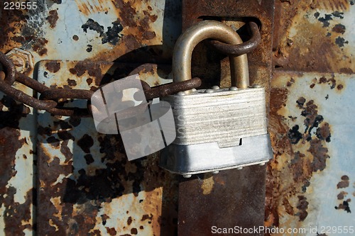 Image of Iron lock and rusty chain