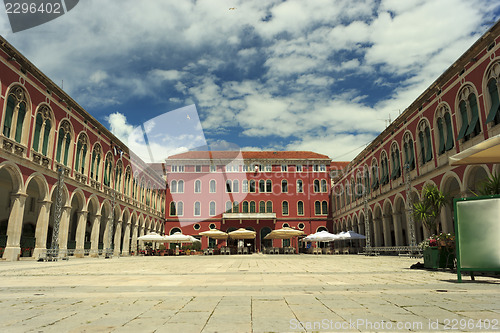 Image of Republic Square Split