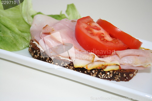 Image of Dark bread with honey ham