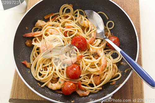 Image of Shrimps And Spaghetti In Pan