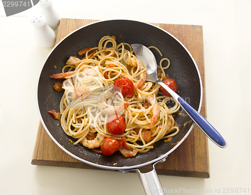 Image of Shrimps And Spaghetti In Pan