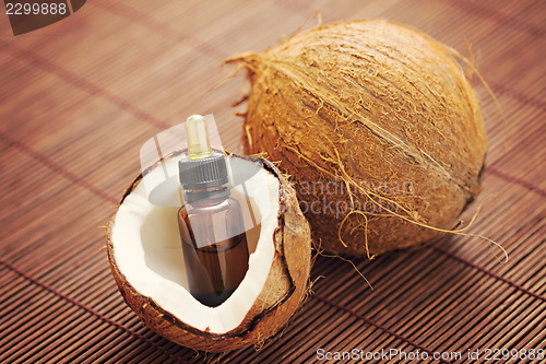 Image of coconut essential oil