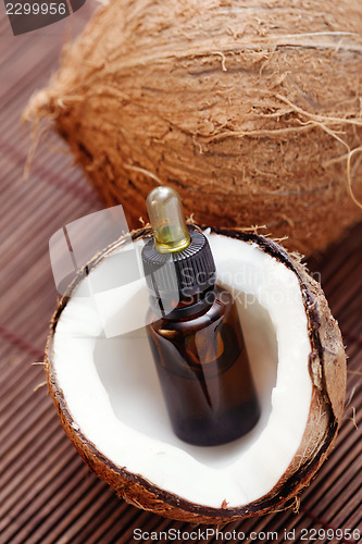 Image of coconut essential oil