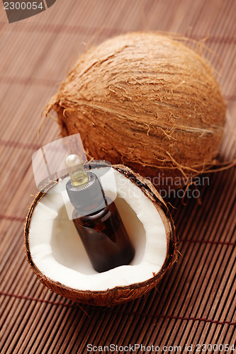 Image of coconut essential oil