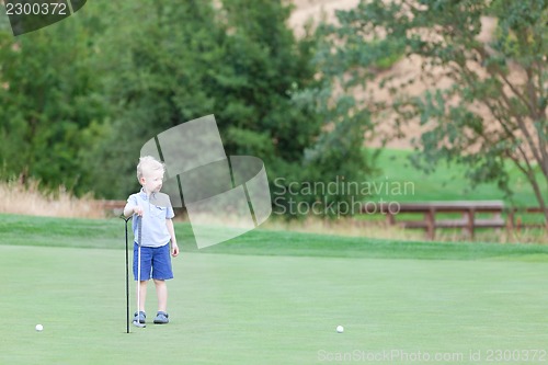 Image of kid at the golf course