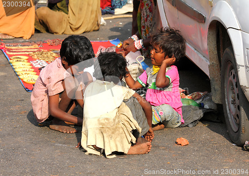 Image of Poor indian chidren on town street