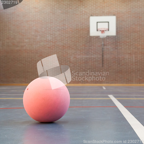 Image of Pink ball on blue court at break time