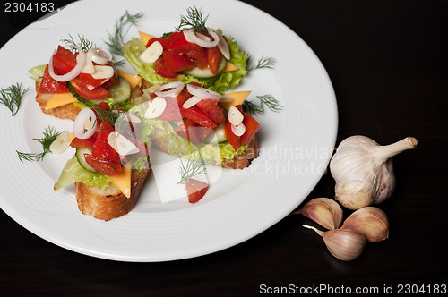 Image of Toast with vegetables