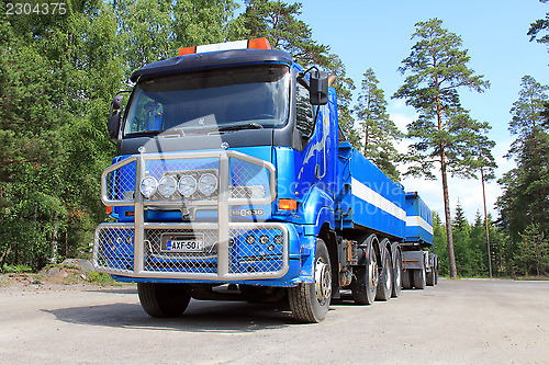 Image of Blue Sisu 18E630 Heavy Duty Truck and Trailer