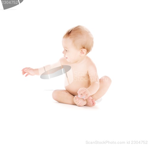 Image of sitting baby boy in diaper