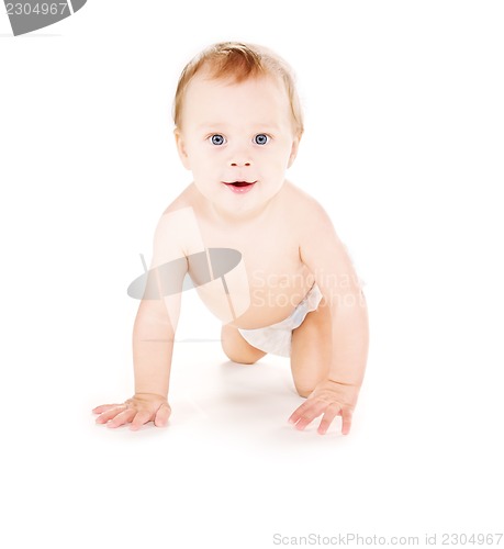 Image of crawling baby boy in diaper