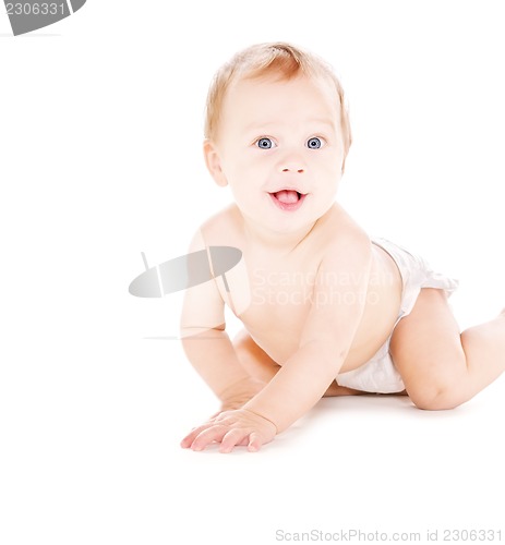 Image of crawling baby boy in diaper