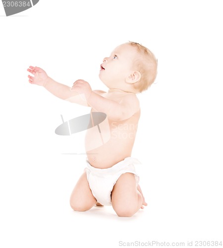 Image of sitting baby boy in diaper