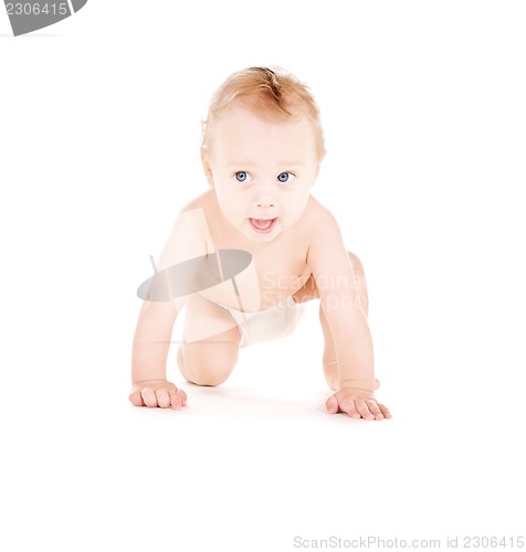 Image of crawling baby boy in diaper