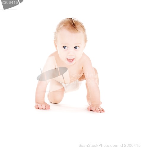 Image of crawling baby boy in diaper