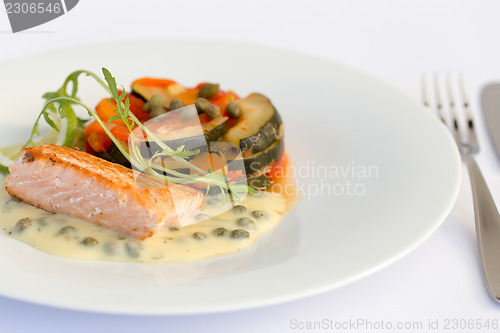 Image of Fish fillet, sauce and vegetables