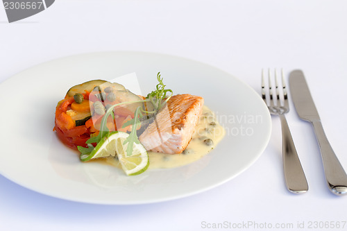 Image of Fish fillet, sauce and vegetables