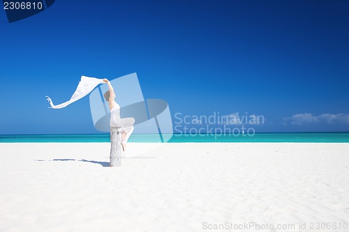 Image of happy woman on the beach