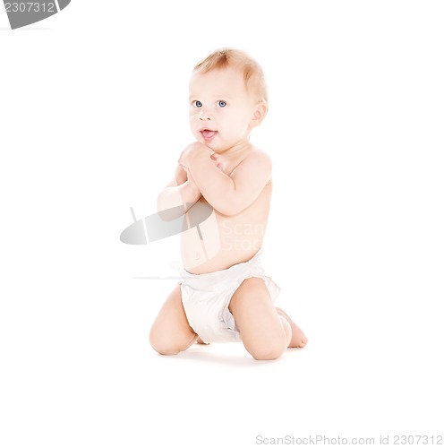 Image of sitting baby boy in diaper