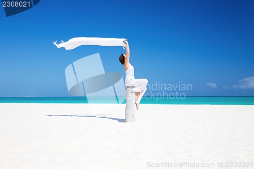 Image of happy woman on the beach