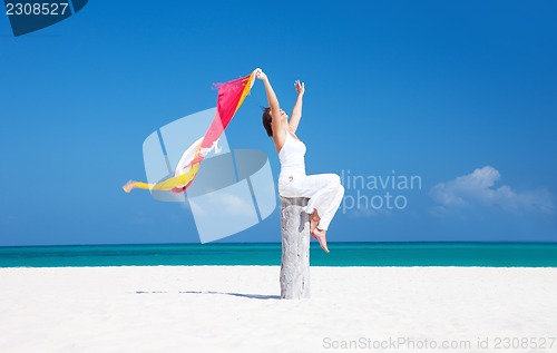 Image of happy woman on the beach