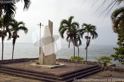 Image of statue malecon santo domingo