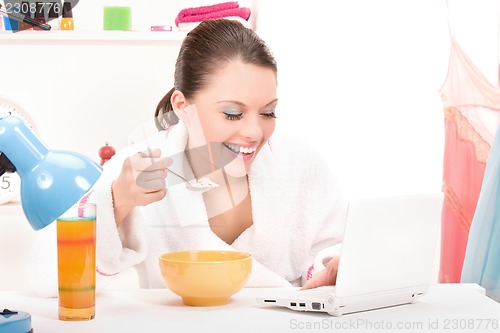 Image of eating woman laptop computer