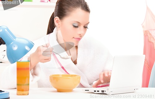 Image of eating woman laptop computer