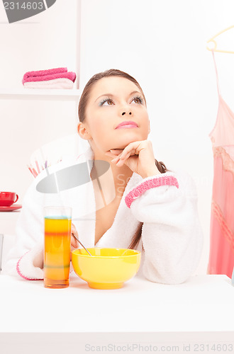 Image of woman eating her breakfast