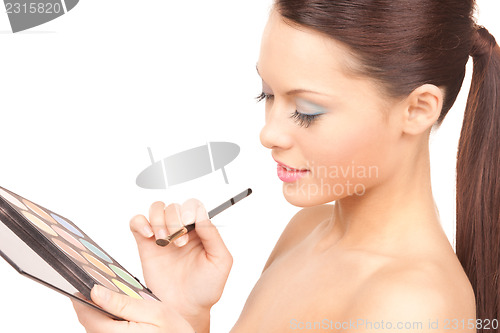 Image of lovely woman with palette and brush