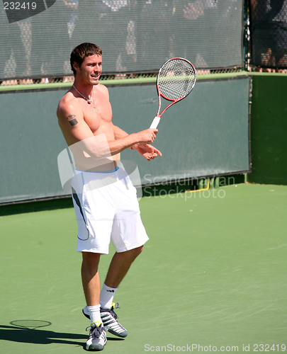 Image of Marat Safin playing tennis