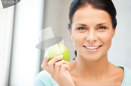 Image of lovely housewife with green apple