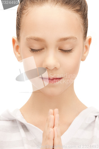 Image of praying teenage girl