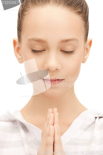 Image of praying teenage girl