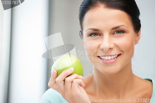 Image of lovely housewife with green apple