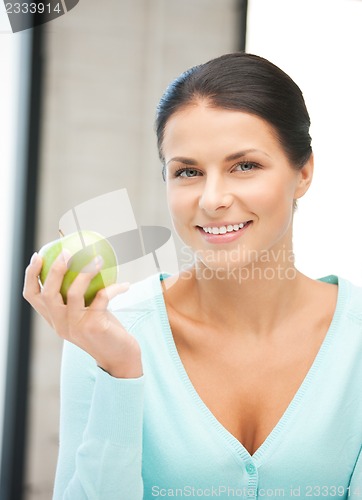 Image of lovely housewife with green apple