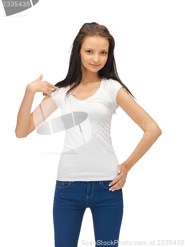 Image of smiling teenage girl in blank white t-shirt