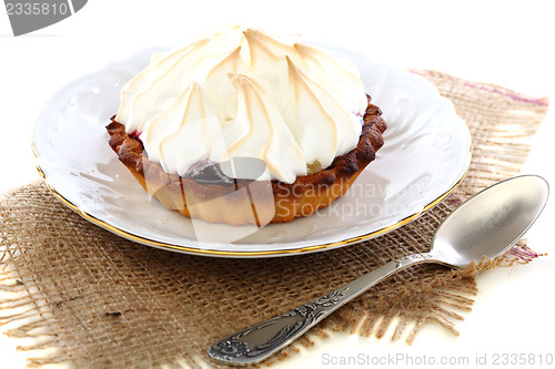 Image of Cake basket with meringue.