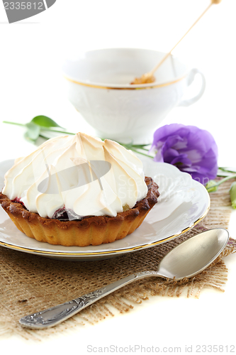 Image of Cake "basket" with meringue.