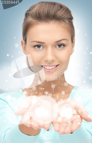 Image of snow on the palm