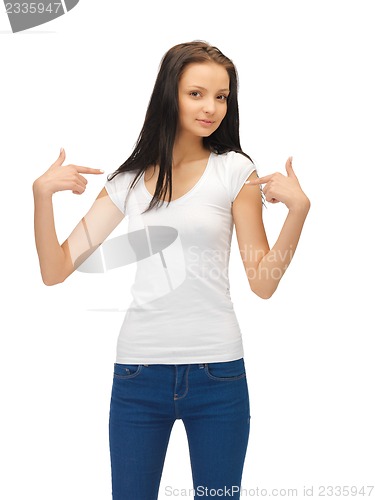 Image of smiling teenage girl in blank white t-shirt